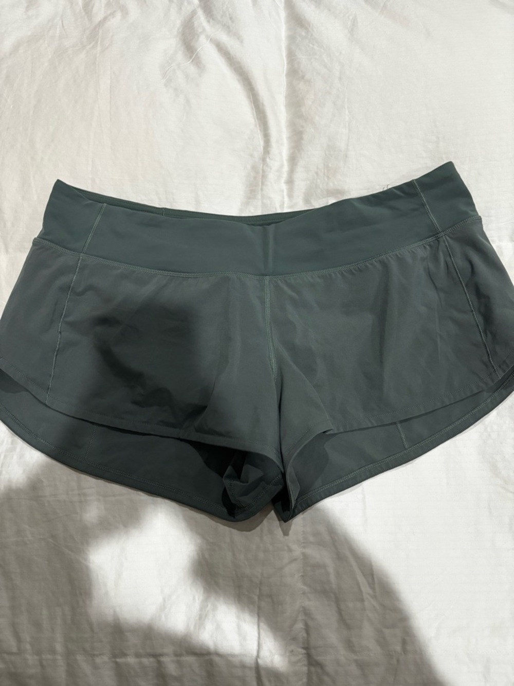Lululemon Speed Up 2.5” Shorts in Aquatic Green Size 10